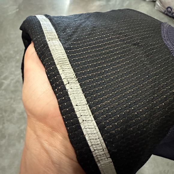 Lululemon mens athletic gym Shirt M/L - Picture 11 of 12